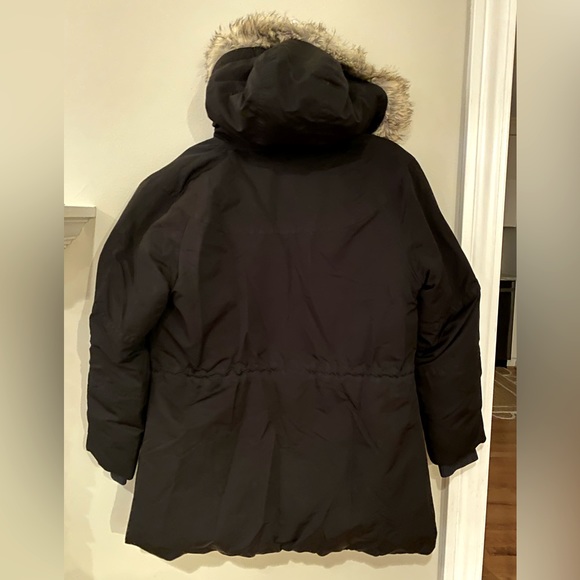 Gap • Women’s Down-Filled Parka - Picture 5 of 14